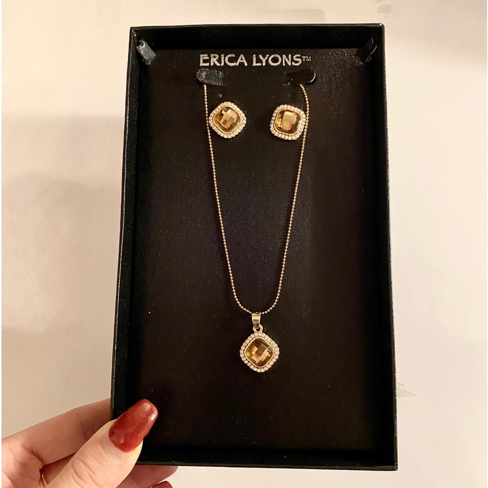 Necklace and earrings set